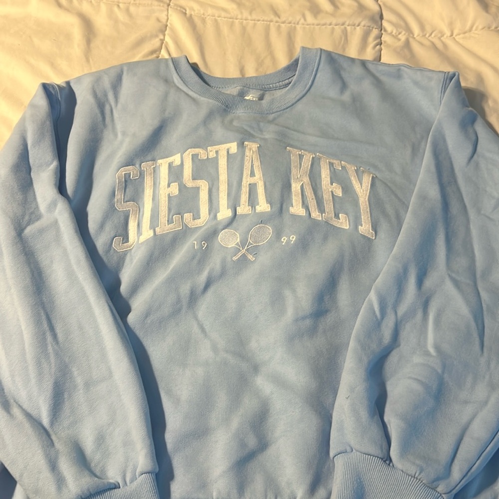 Blue “Siesta Key” embroidered Cropped Crewneck Hollister